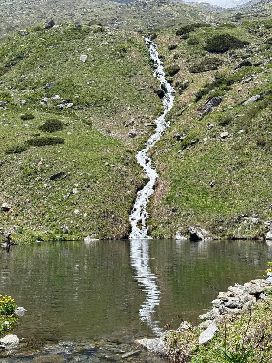 Waterfall and mountain lake on the Yulla Kanda trek
